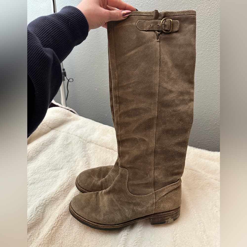 Fiorentini and Baker suede boots